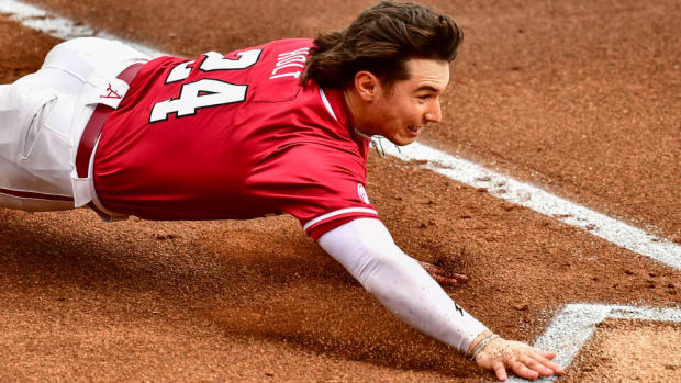 Razorbacks' Peyton Holt dives head-first across plate against Grambling